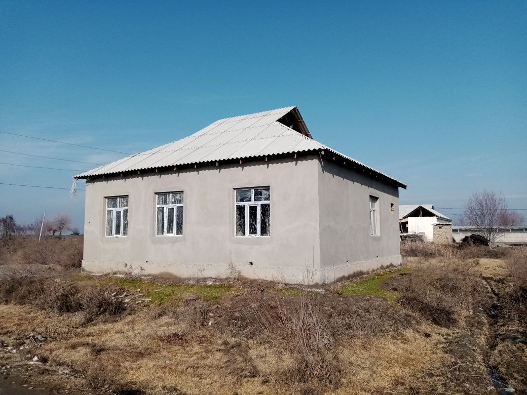 Уй сотилади 7 сутих. Хужжатлари бор.  Куриниши тугалланмаган.
