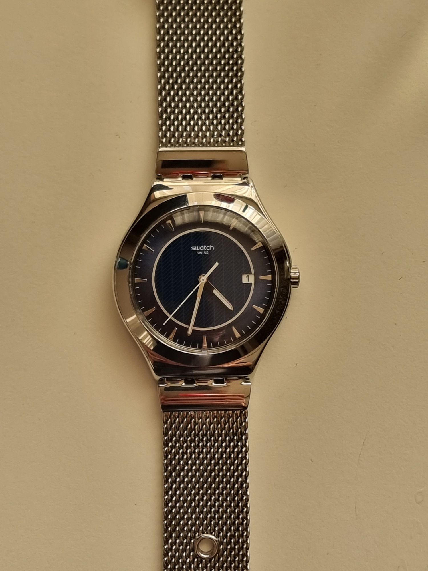 Часовник Swatch blue icone
