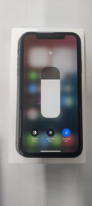 Продам Айфон XR.