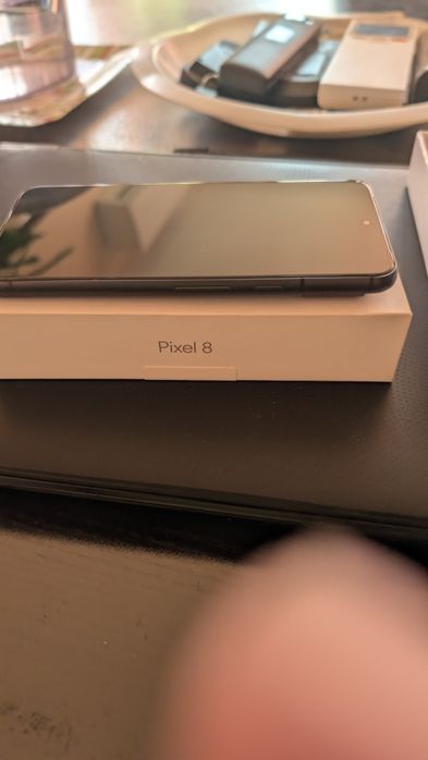 Pixel 8 ,  256 /12 памет. Цена 800 лвв.