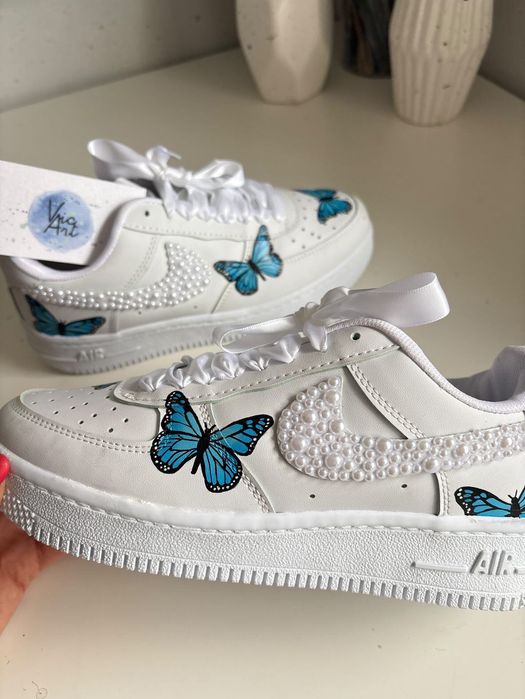 Ръчно нарисувани обувки