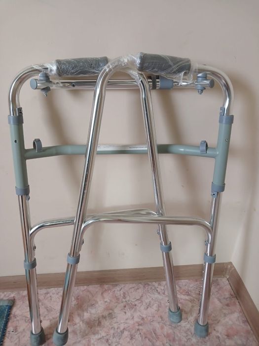 Ходунки для взрослых почти новый,использовали где то неделю!