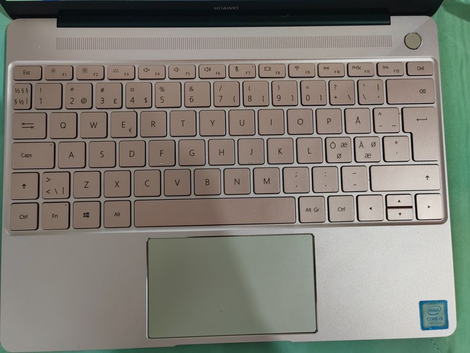 Laptop Huawei MateBook 13 WT-W09 i5 / 8GB / SSD / mouse + husă