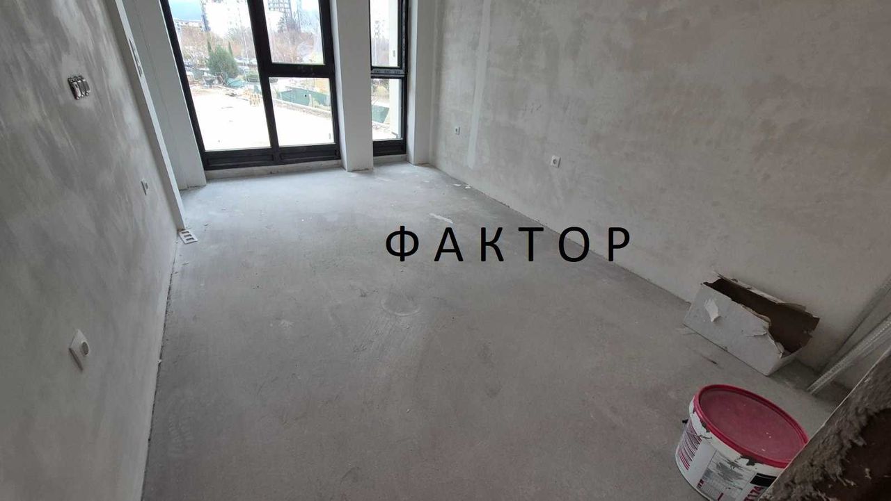 Продава се Тристаен апартамент в Пловдив, Христо Смирненски - 130 кв.м за 1916 €/кв.м - Снимка #2
