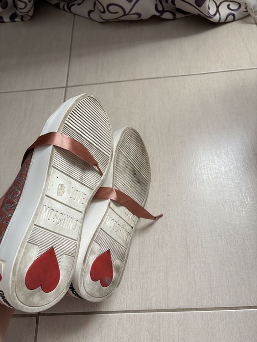 Adidasi Love Moschino