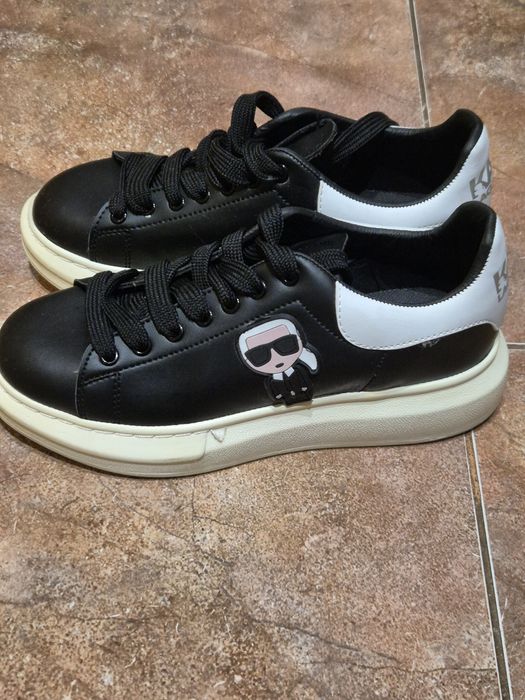 Vând adidasi mărimea 38