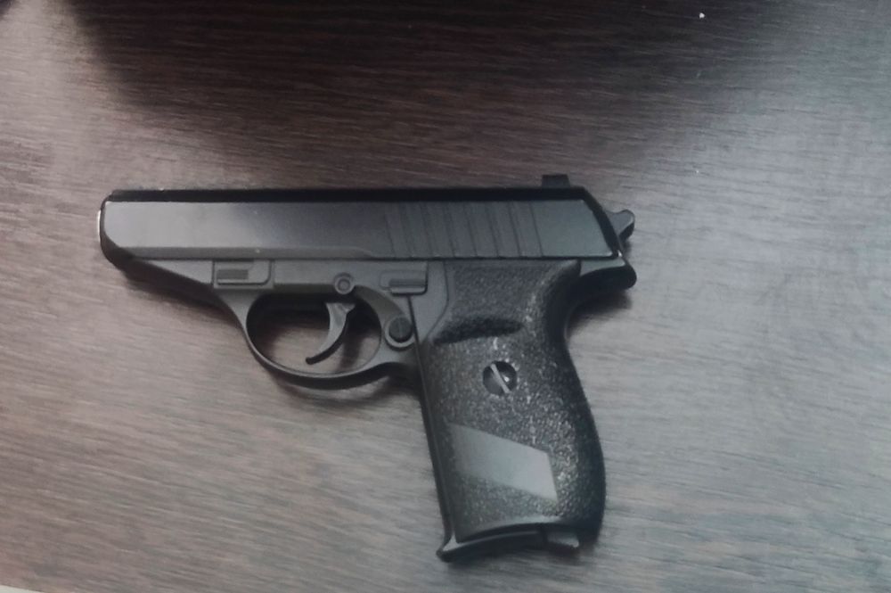 Спринговый железный пистолет сатам