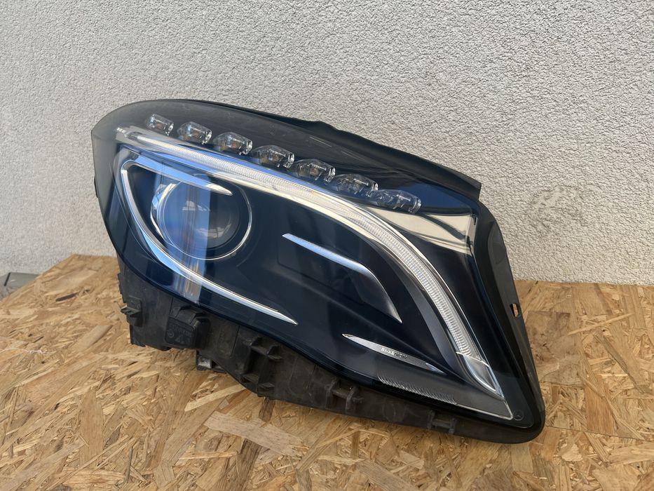 Far dreapta Mercedes GLA W156 Xenon + LED Original
