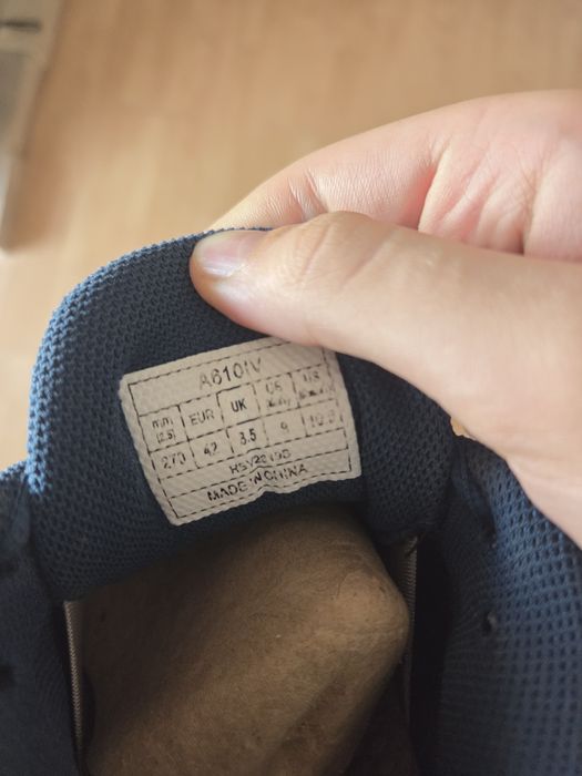 Papucii pentru sport in sala marimea 42marca Victor