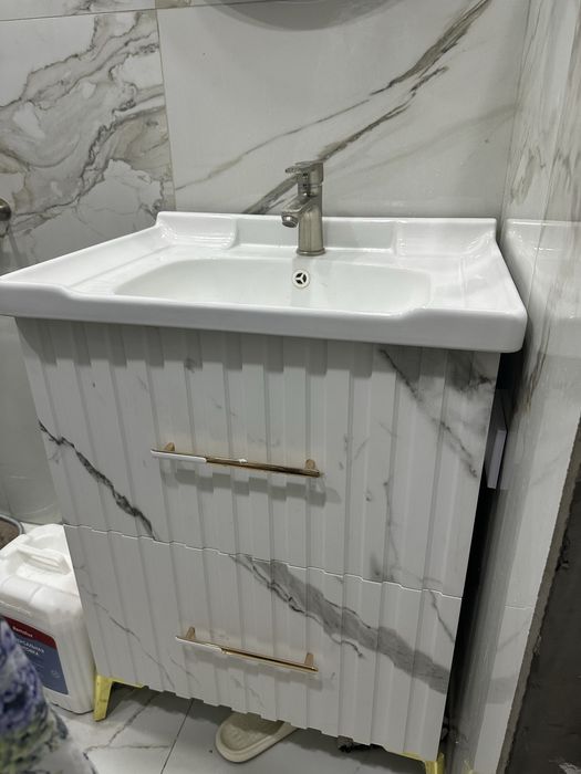 Продам тумбу раковина смеситель