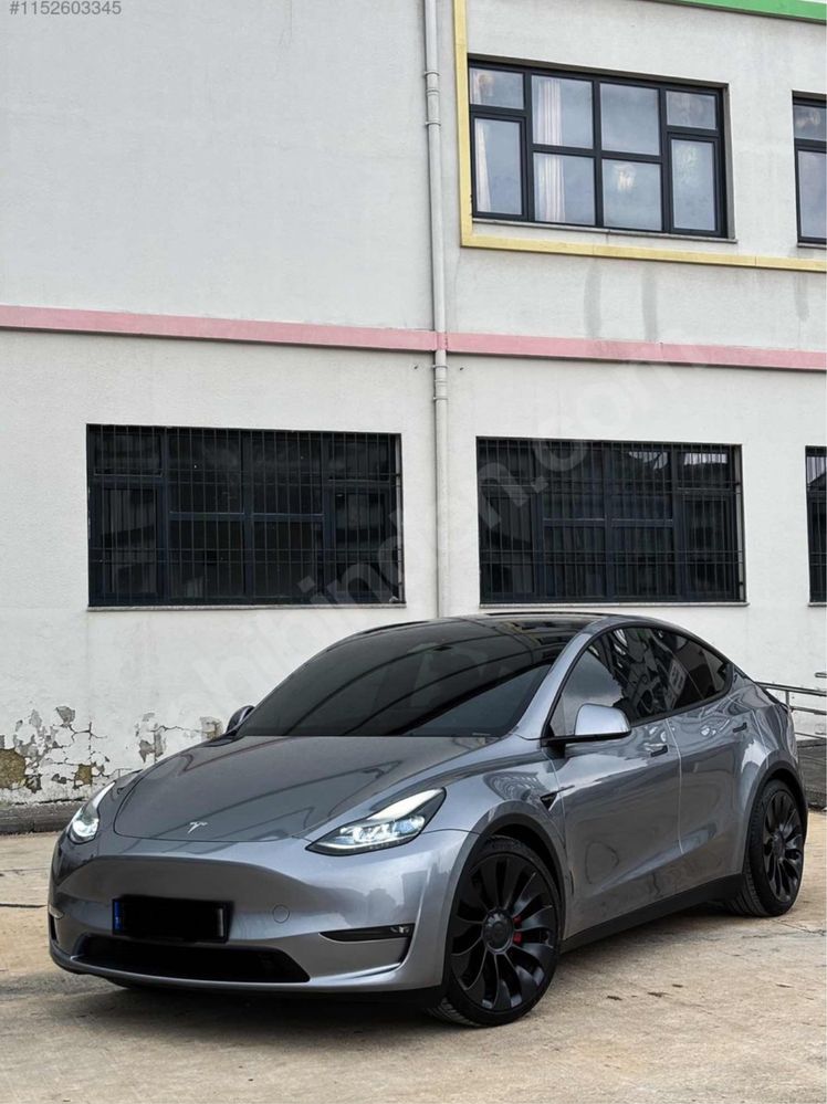 Tesla model Y doal motor  2022