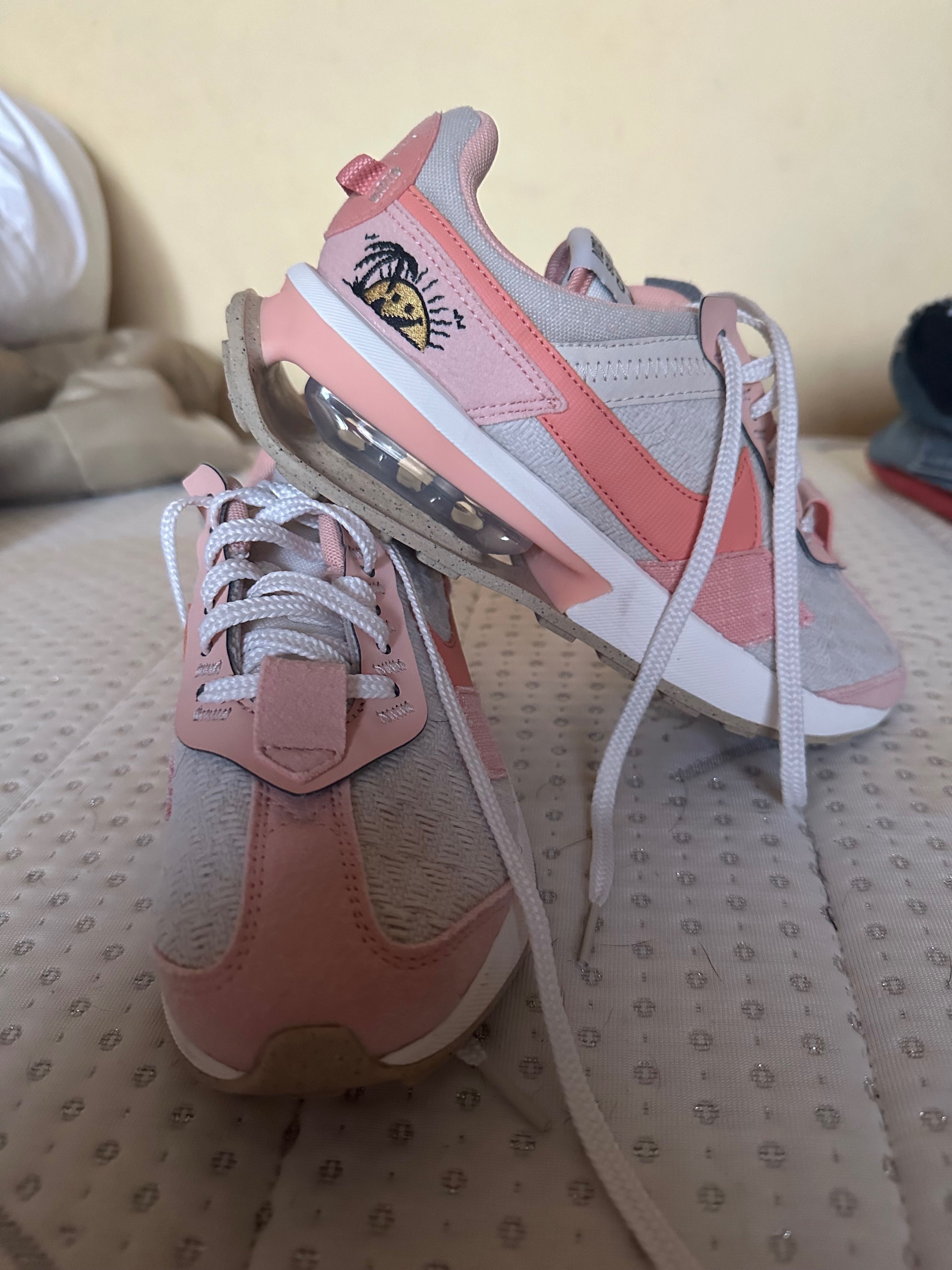 Продавам Nike Air Max Pre Day Sun Club