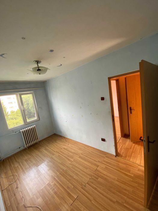 Vand apartament  3 camere