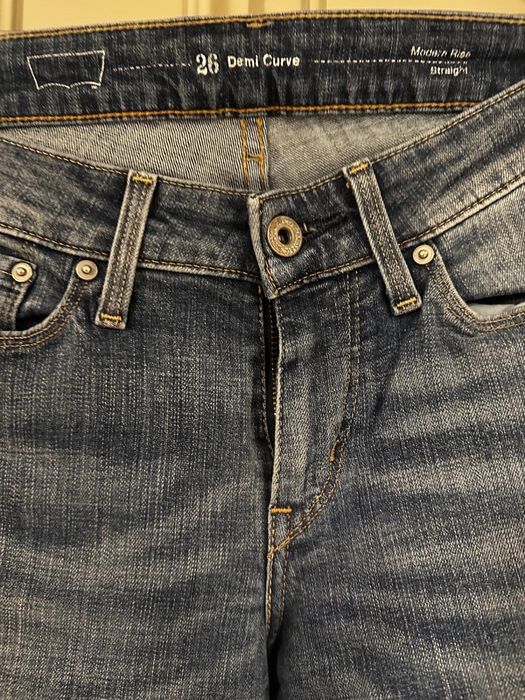 Blugi Diesel “Demi Curve”