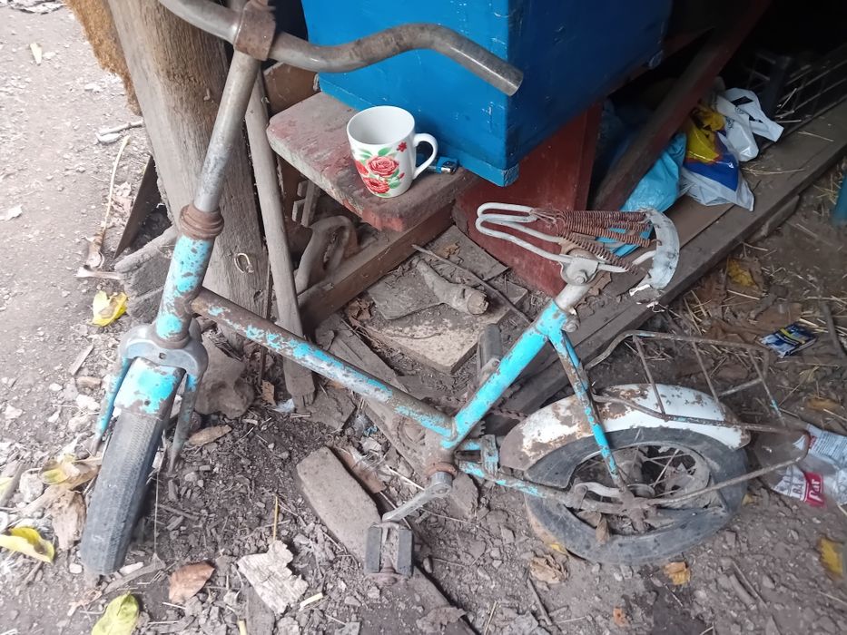 Boiler electric  funcționează și 2 biciclete vechi