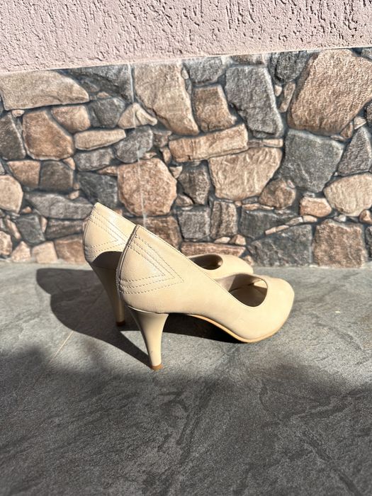 Tocuri dama bej