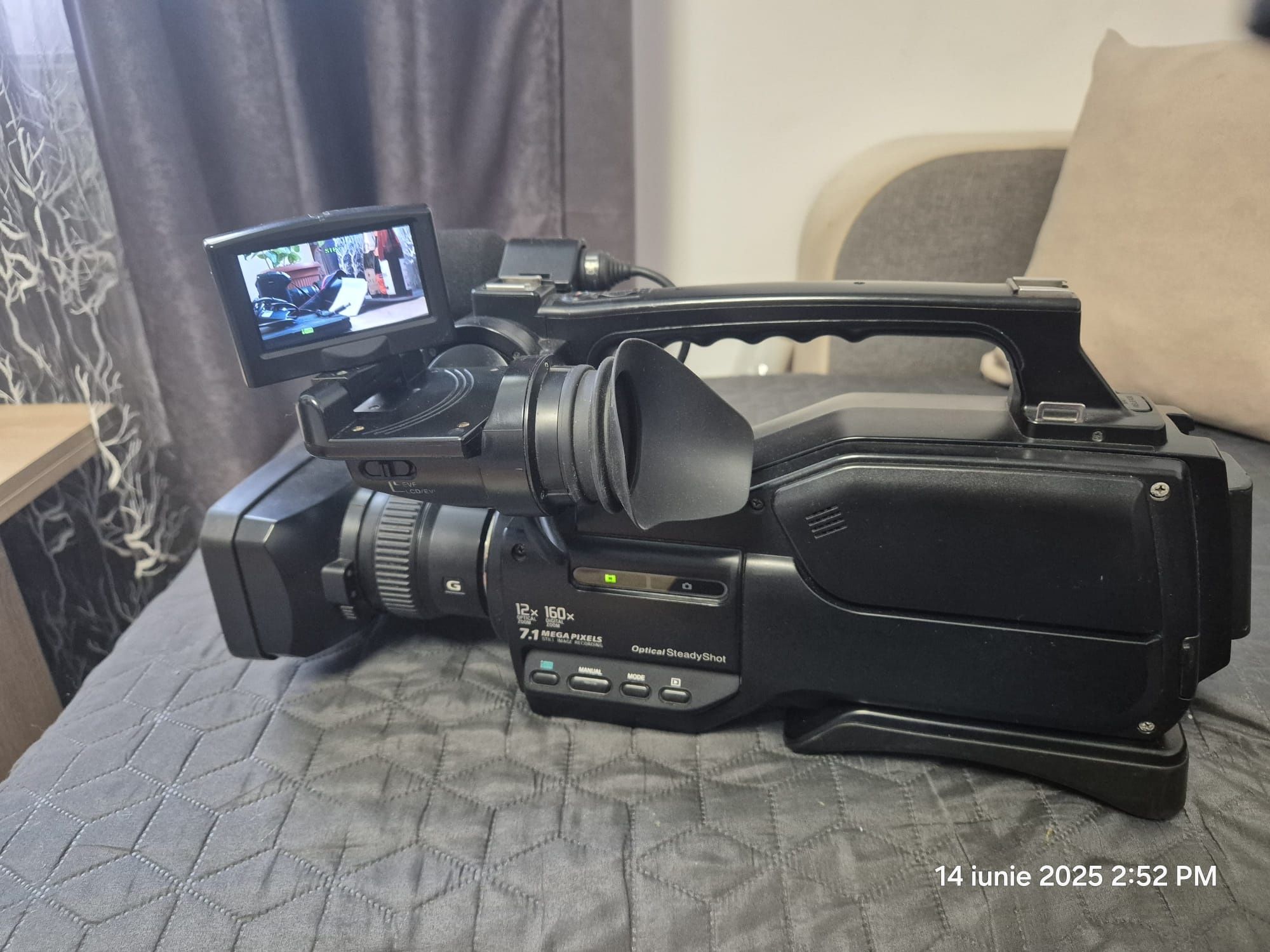 Vând camera Sony HXR-MC1500 – Cameră video profesională