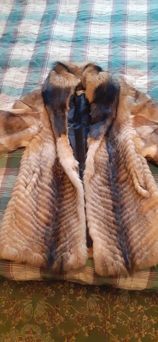 Vând haina de blană, marimea 46