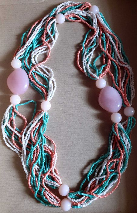 Vand margele si bratari in culori frumoase  si modele deosebite