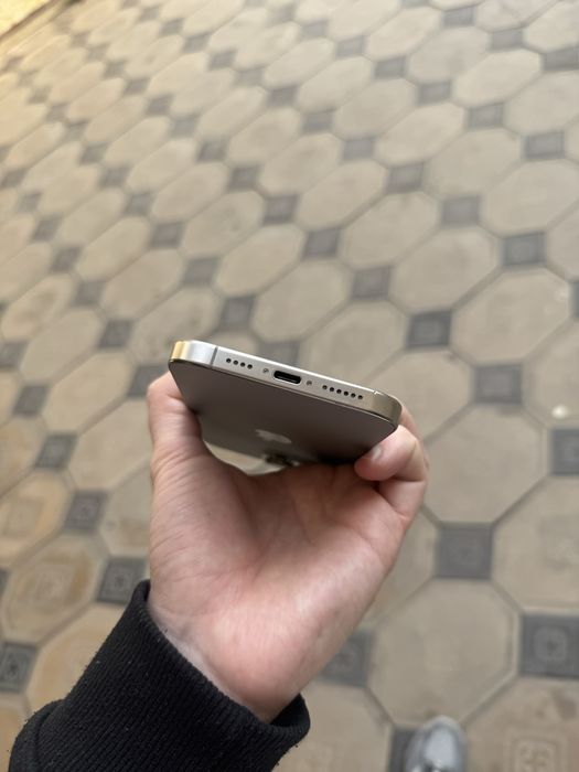 Продам iPhone 16 Pro Max