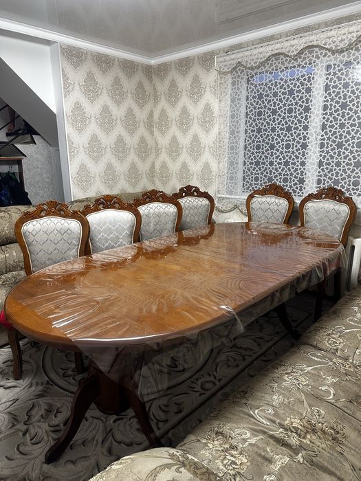 Раскладной стол со стульями