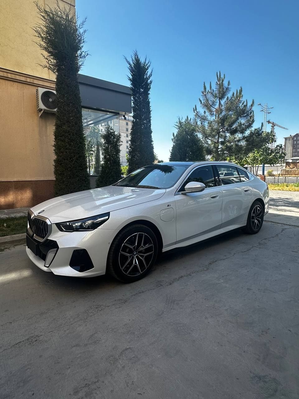 Натариус BMW i5 40L M paket 2025