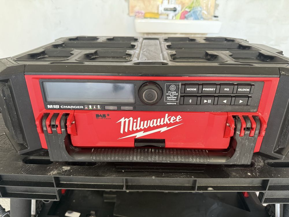 Радио milwaukee 18 v