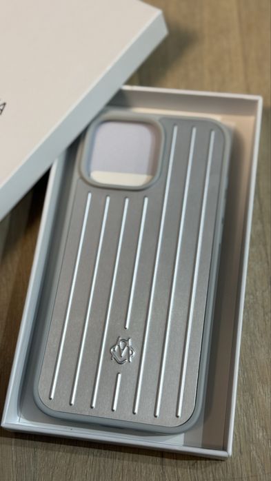 Husa Rimowa iPhone 16 pro max / gri / aluminiu
