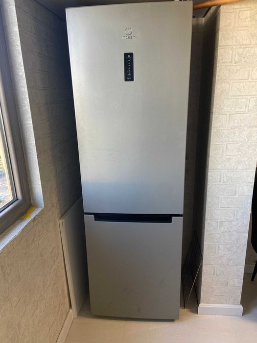 Холодильник Indesit