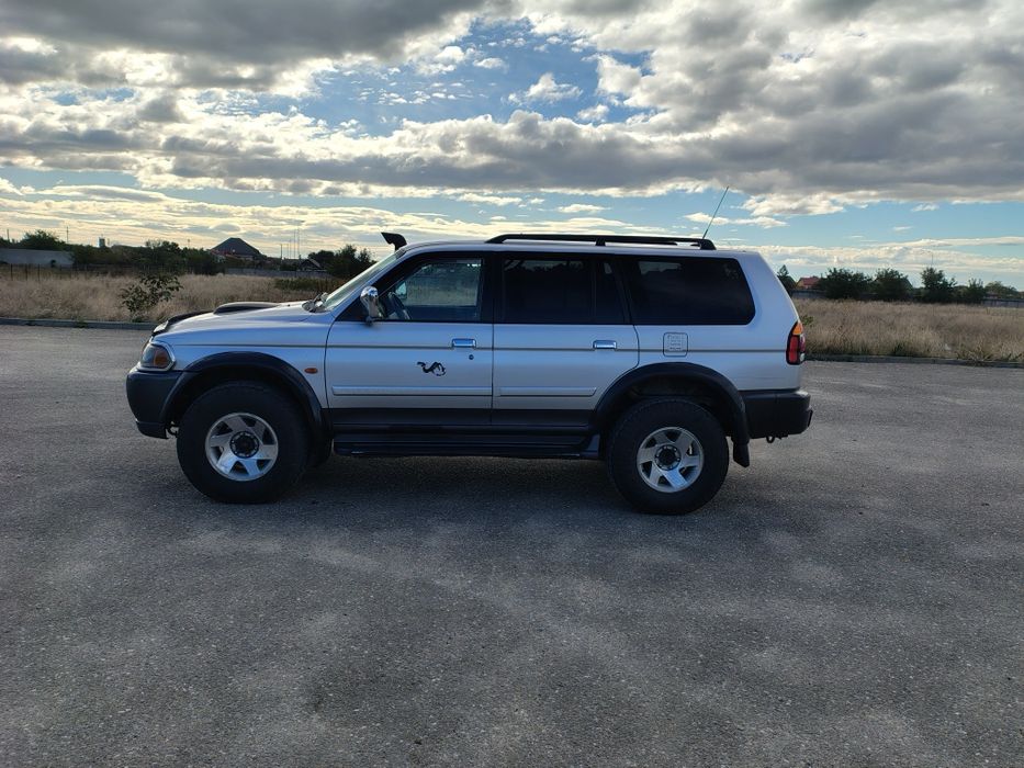 Vând auto Mitsubishi pajero sport 2.5 diesel an 2003
