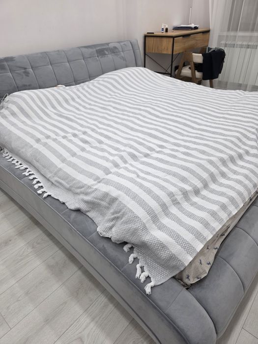 Двуспальная кровать