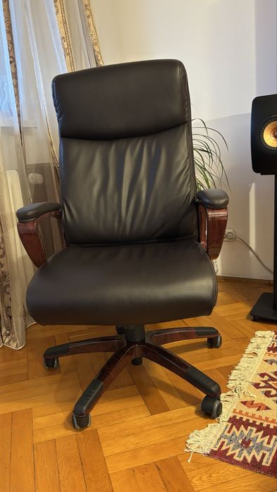 Vand scaun directorial