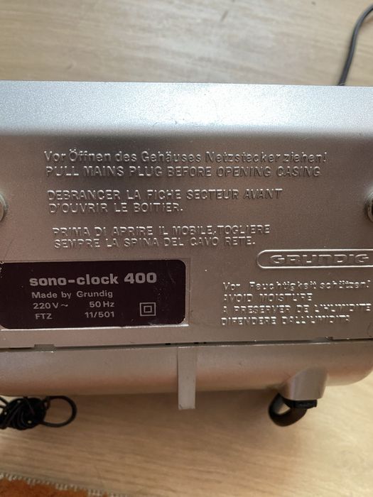 De vanzare 2 bucati radio ceas