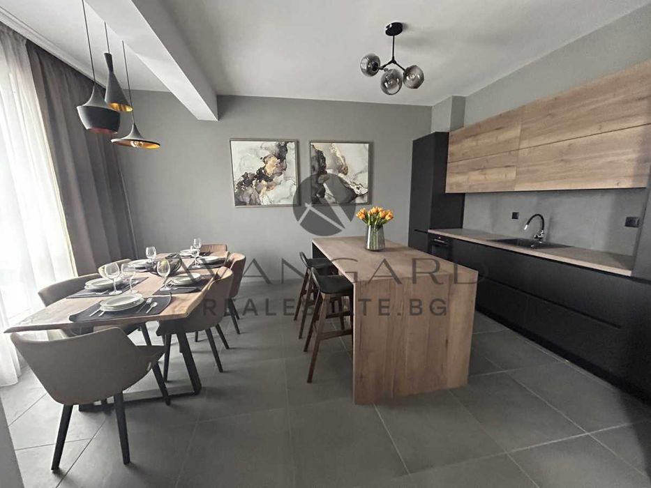 Продава се Четиристаен апартамент в Пловдив, Христо Смирненски - 194 кв.м за 1495 €/кв.м - Снимка #2