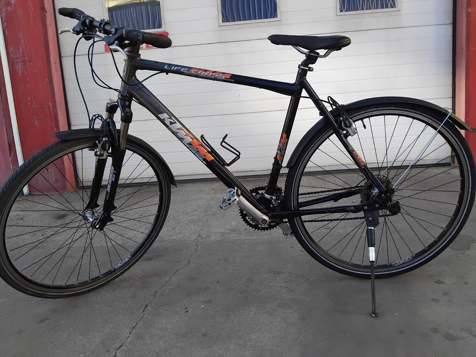 Vând bicicleta ktm din aluminiu pentru bărbați