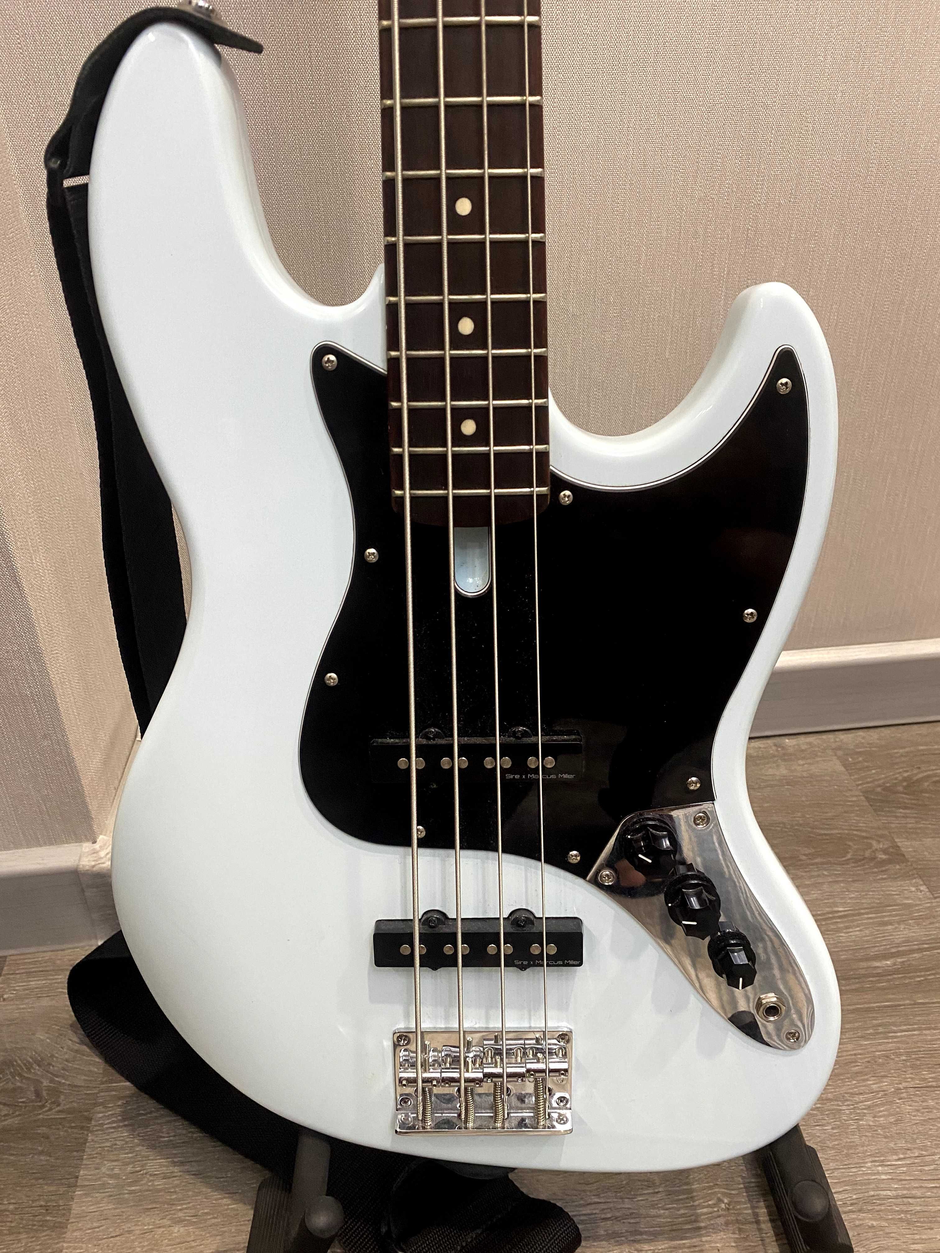 Бас гитара Marcus Miller V3P-4 SNB