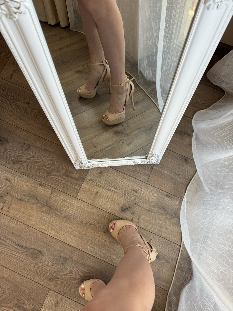 Летни сандали Guess