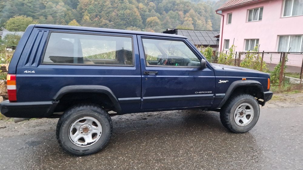 Vând Jeep Cherokee Xj 2.5