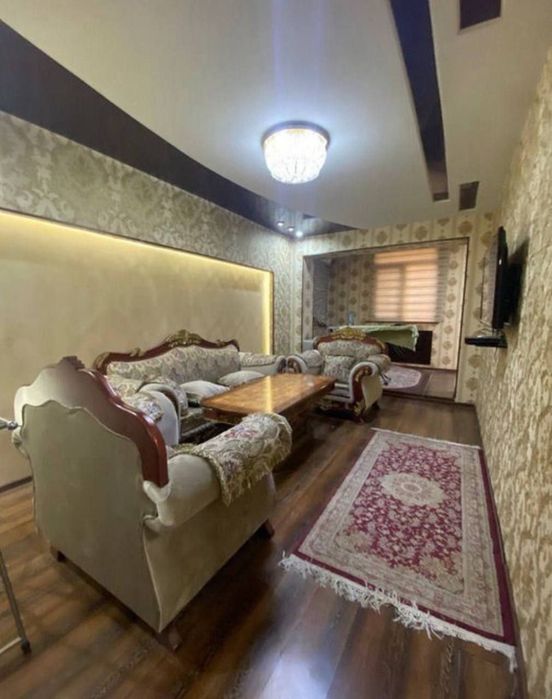 Квартира на Ц5-на небе 4/1/4 общ пл 85м  с обстановкой