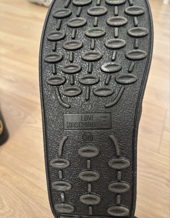 Moon boots Moschino