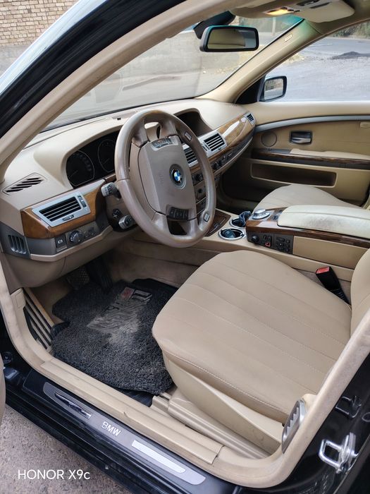 Bir qol moshina 8 slinder eshiklari davochik xaladini luk xammasi bor.