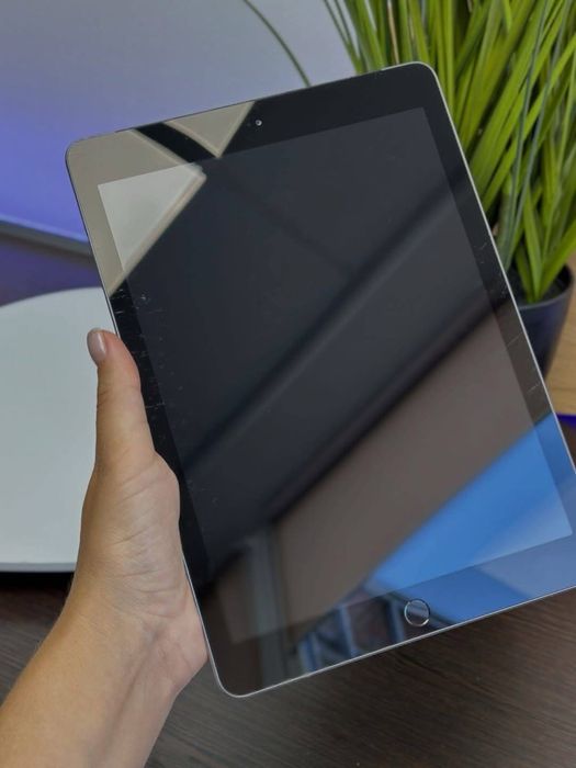 Tableta Apple iPad 6 , Perfect Functionala cu 95% Bateria