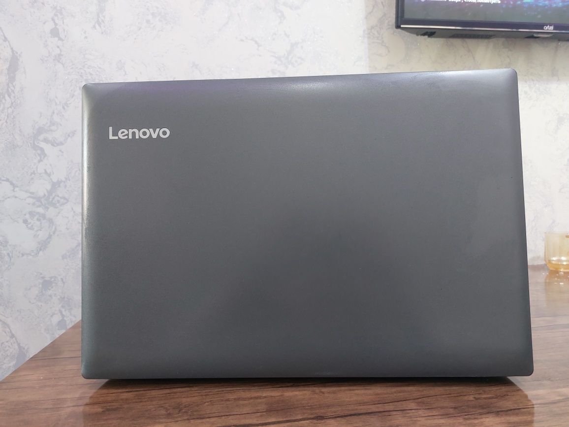 LENOVO Noutbok sotiladi