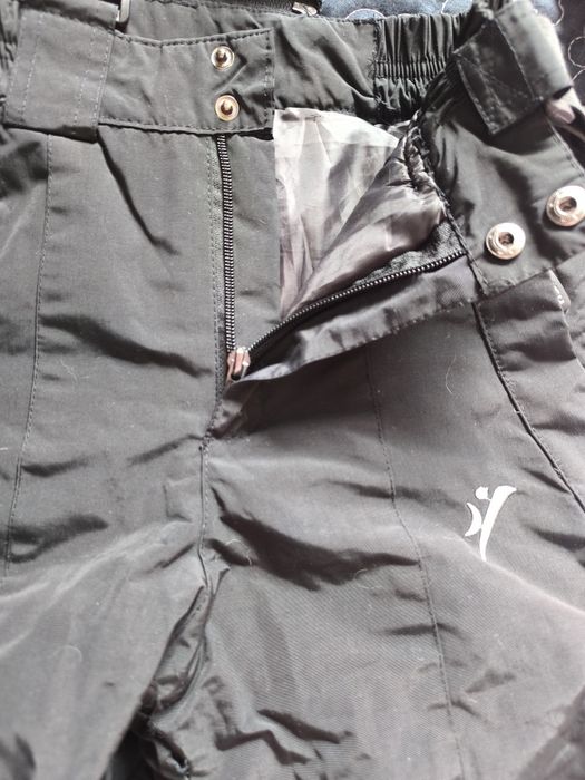 Pantalonii ski cu bretele