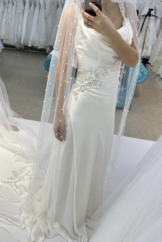 Платье со шлейфом свадебное г.Астана