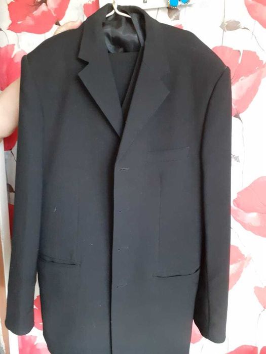 Продам костюм тройку