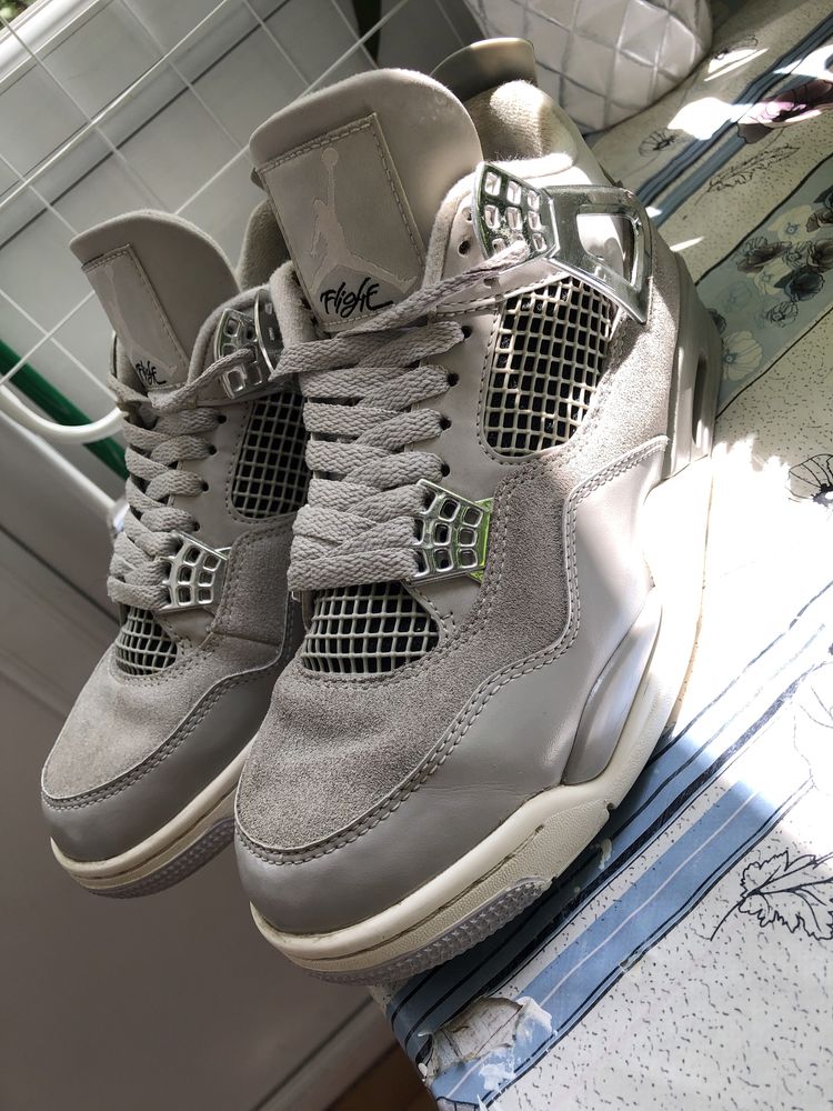 Jordan 4 retro frozen moments