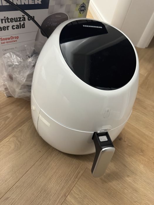Friteuza cu aer cald Heinner Airfryer SnowDrop HAF-B2000WH