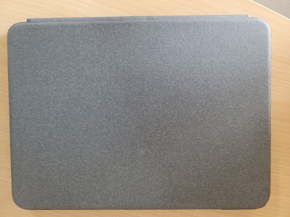 Чехол-клавиатура: logitech combo touch 11