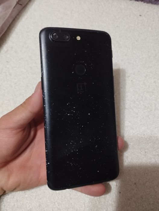 Продавам OnePlus 5T